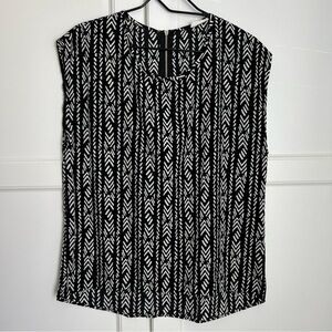 Black and White Patterned Women's Top